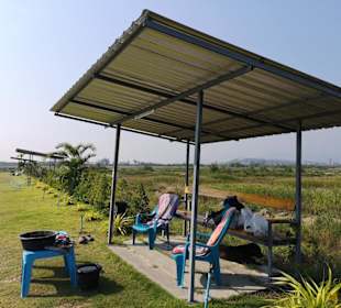 Die Unterstände sind gemütlich,mit Licht und Strom