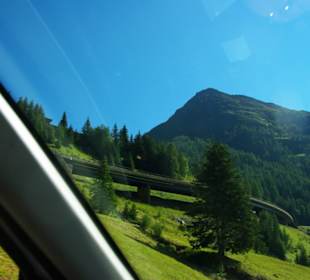 Blick hoch zu den Bergen