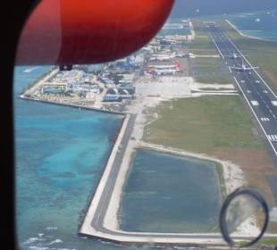 Landeanflug auf Hulule mit dem Wasserflugzeug