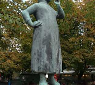 Liesl Karlstadt auf dem Viktualienmarkt