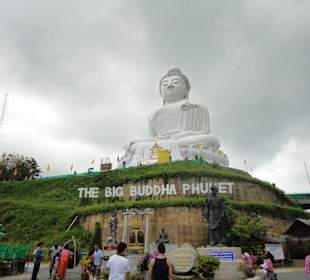 Big Budda ca 20 Rollerminuten ins Inselinnere