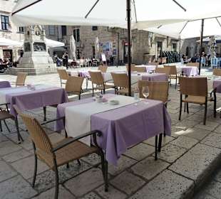 Kathedrale und Roland in Sichtweite