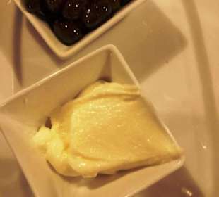 Knoblauch und Oliven