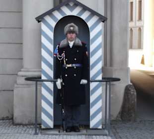 Prag: Wache An der Burg
