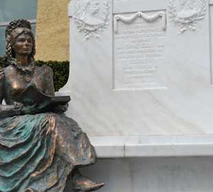 Sissi blickt auf die Stadt