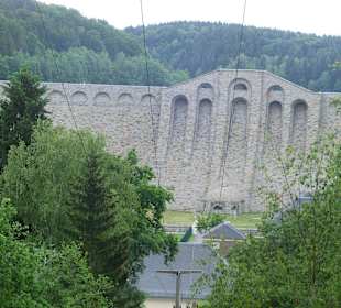 Sperrmauer von unten gesehen