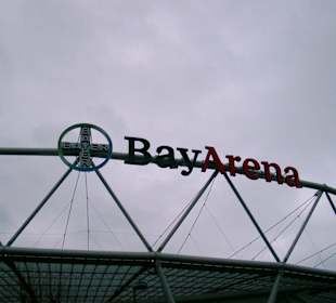 Das Logo über dem Stadion