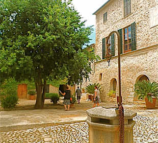 Innenhof mit Brunnen