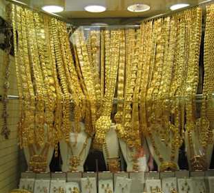 Goldgeschmeide im Schaufenster