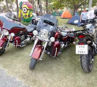 Durchzogen mit kleineren Hügeln