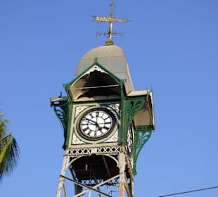 Uhrenturm aus dem 19. Jahrhundert in der Stadt