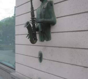 Orgineller Saxophonspieler am Rustaweli-Boulevard