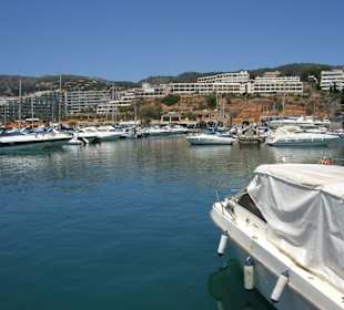 Hafen von Portals Nous