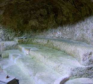 Stizmöglichkeiten im Stein gehauen