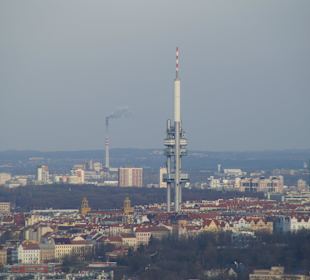 Blick vom Petrin Tower auf den Fernsehturm