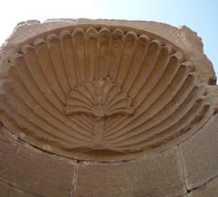 Gewölbe im Eingangsbereich des Hathor-Tempels