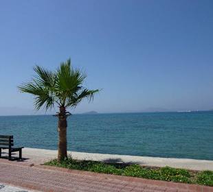 Promenade außerhalb des Hotels