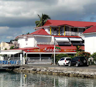Restaurants am Ufer der Marina