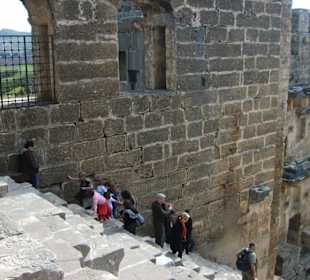 Der Weg nach oben - ist steil mit Stolpergefahr