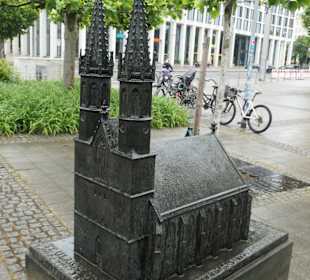 Modell der Ulrichskirche von 2002 am Ulrichplatz