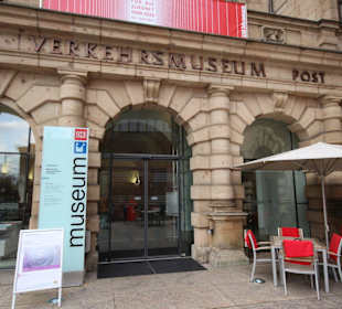 Terrasse am Eingang zum Museum
