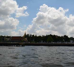 Fahrt auf dem Chao Phraya Fluss Bangkok