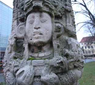 Statue vor dem Museum