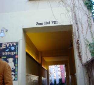 Hackesche Höfe zum Hof zum Hof...