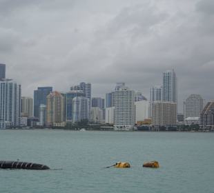 Skyline vom Wasser her