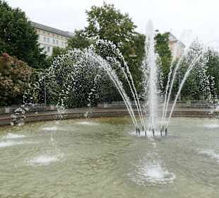 Der Springbrunnen auf dem Ulrichplatz
