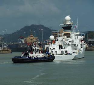 Auf dem Panama Kanal