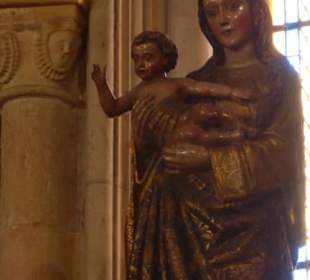 Maria mit Jesus auf dem Arm