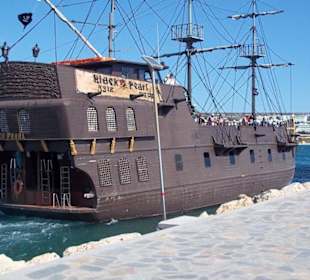 Die Black Pearl im Hafen von Ayia Napa