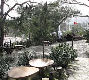 Tische und Rastplätze