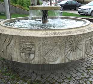 Brunnen am Rathaus Undingen
