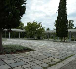 Vorplatz des Museums