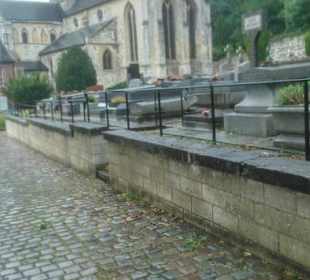 Ein Blick zum Friedhof.