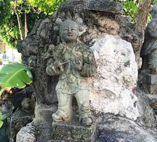 Статуя девочки