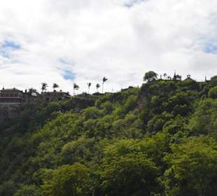 Altos de Chavon vom Rio de Chavon aus