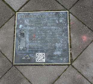 Infotafeln vor dem Schloss