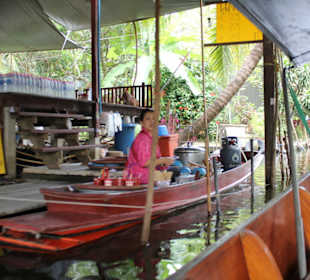 Schwimmende Garküche
