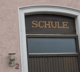 Schul- und Rathaus Aichelau
