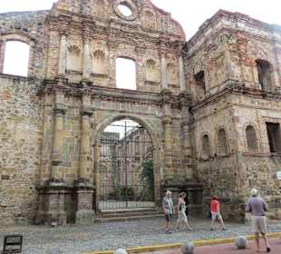 Reste einer Klosterkirche in Panama-Stadt