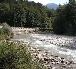 Fluss hinter der Enzianbrennerei Grassl