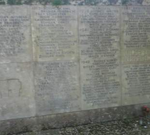 Gefallenendenkmal am Friedhof Holzhausen