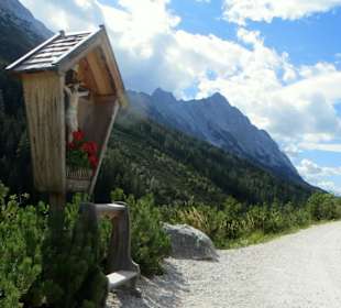 Wander- und Fahrradweg Gaistal