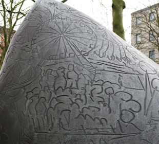 Ansichten der Skulptur Das Kissen