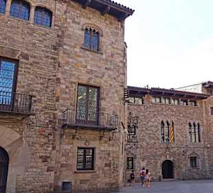 Hinter der Kathedrale