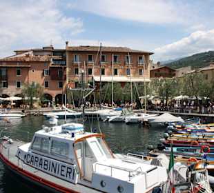 Hafen von Torri del Benaco