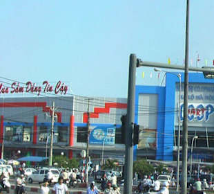 Großes Einkaufzentrum von COOP Markt